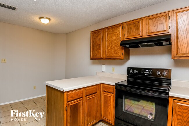 Building Photo - 10913 Ives St