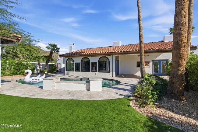 Building Photo - 5828 E Cactus Wren Rd