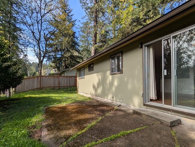 Building Photo - Ranch Style 3-Bedroom, 2-Bath Home In South Eugene!
