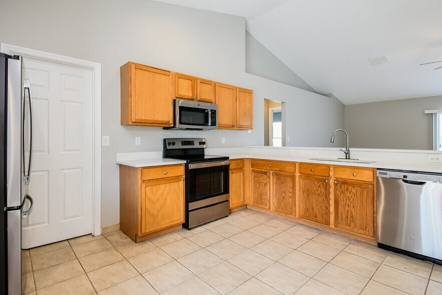 Building Photo - 653 Cotulla Dr