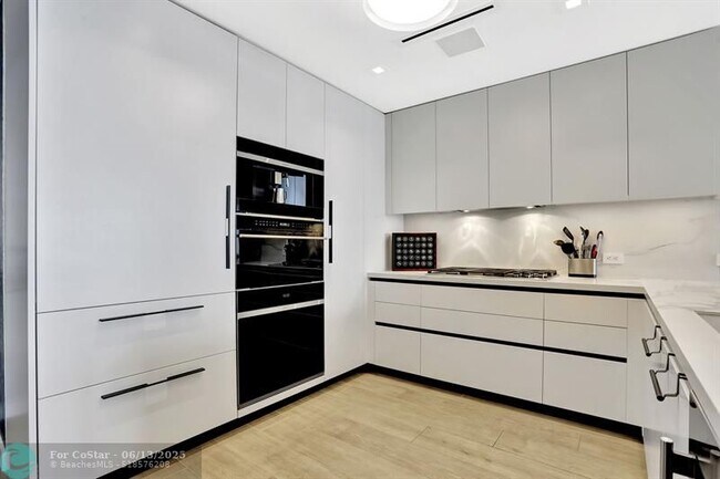 Building Photo - 1116 N Ocean Blvd