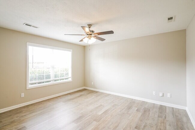 Building Photo - 802 Stewart Valley Dr