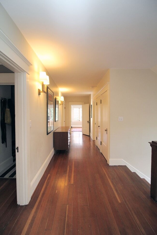 Building Photo - 2343 NE 21st Ave