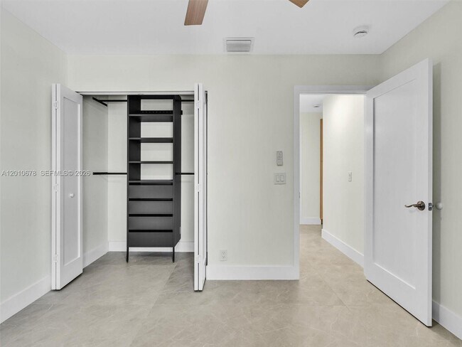 Building Photo - 3863 SW 53rd Pl