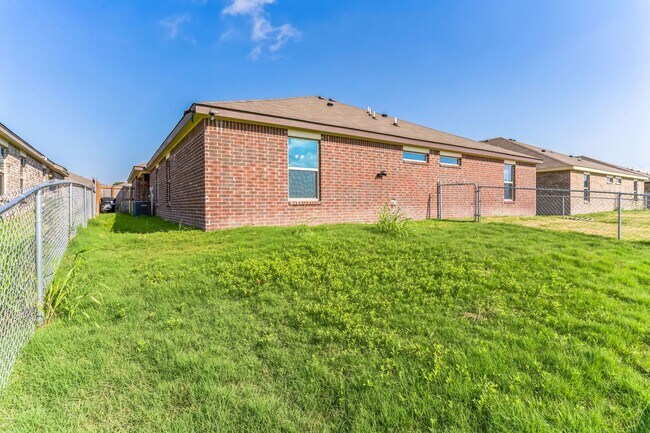 Building Photo - Modern 3-Bedroom Duplex in Temple with Spa...