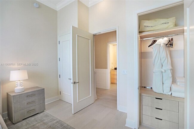 Building Photo - 4401 Collins Ave