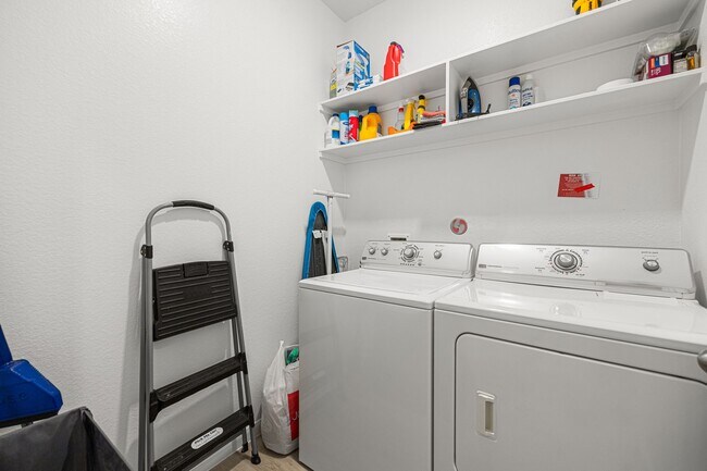 Building Photo - 5422 Sunway Dr