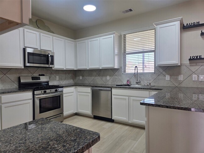 Building Photo - 28137 Aspen Horizon Dr