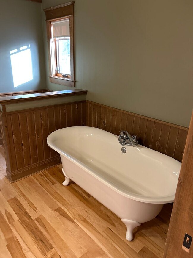 Building Photo - 205 N Bozeman Ave