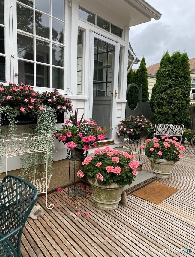 Building Photo - 1426 Stratfield Rd