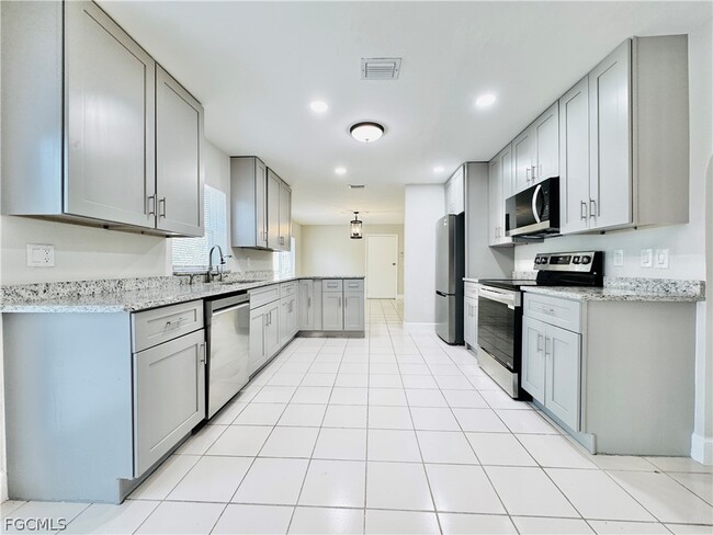 Building Photo - 5015 Lee Blvd