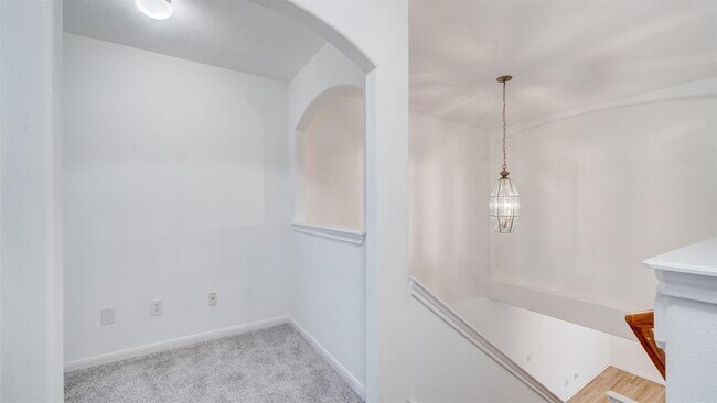 Building Photo - 827 Forest Ivy Ln