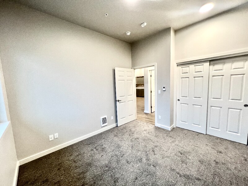 Building Photo - 2330 Yakima Ct