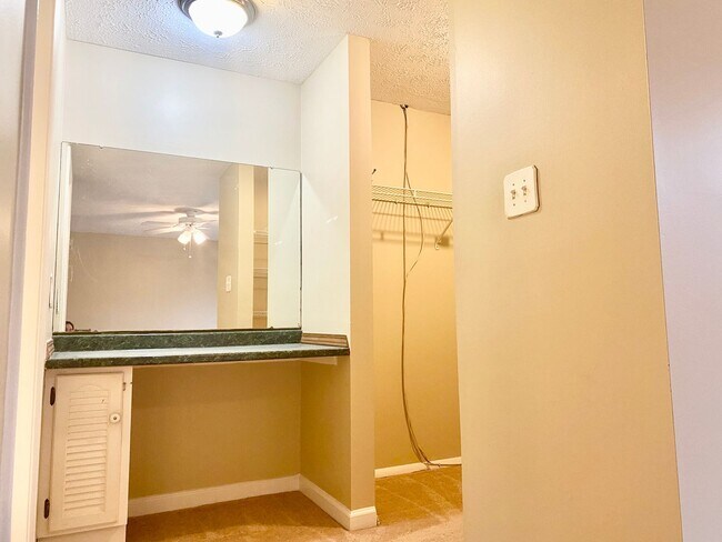 Building Photo - 3 Bedrooms Plus 2 Bonus Rooms!!! 2.5 Baths...