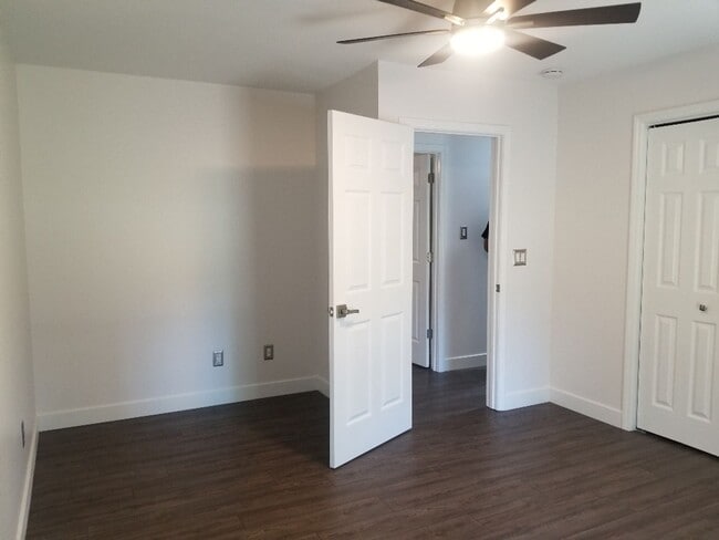 Building Photo - 108 Longview Dr