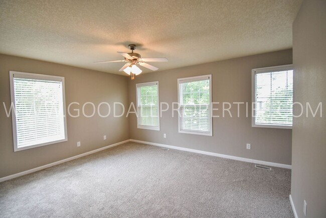 Building Photo - 3 Bedroom 2 Bath Townhome end unit in Glenn Village!!!