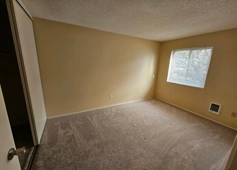 Building Photo - 200 SW Florence Ave