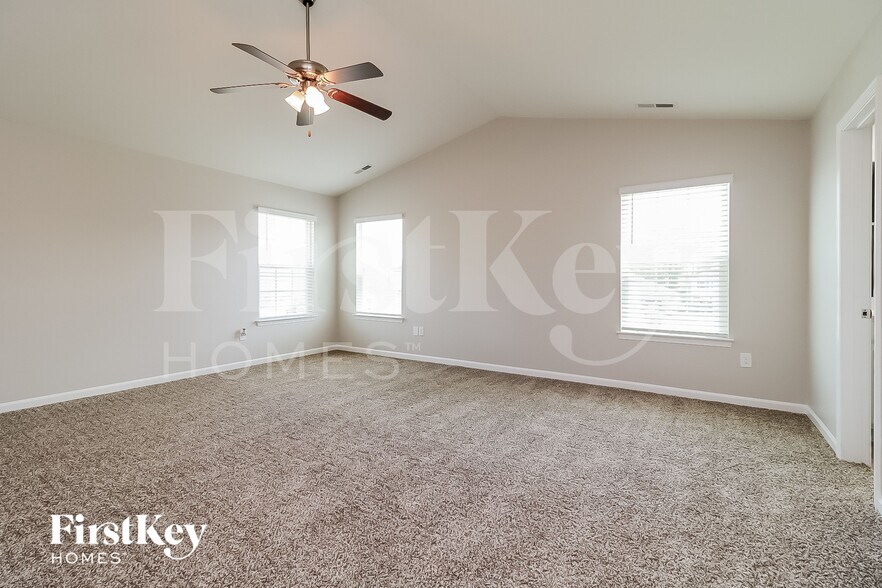 Building Photo - 43 S Great White Way