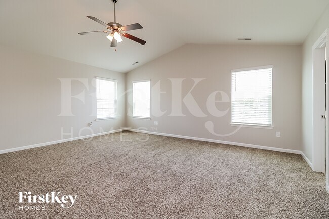 Building Photo - 43 S Great White Way