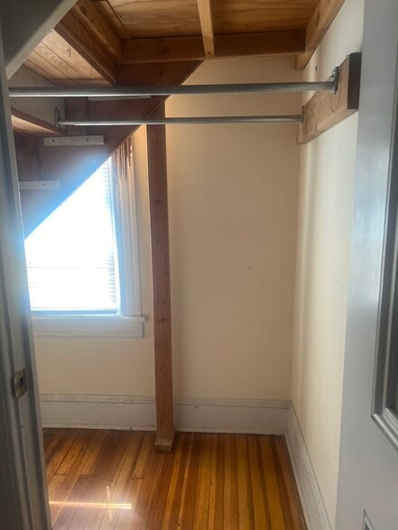 Building Photo - 16 Elmwood Ave