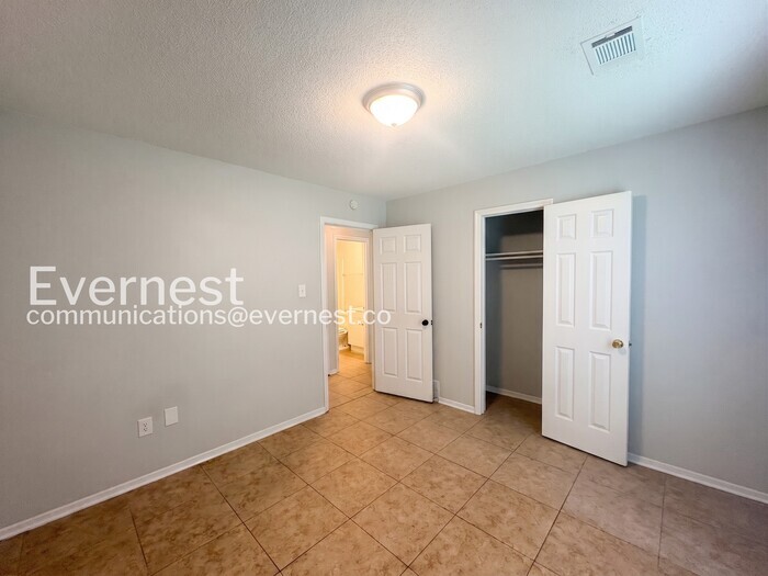 Building Photo - 6230 Somerset Dr