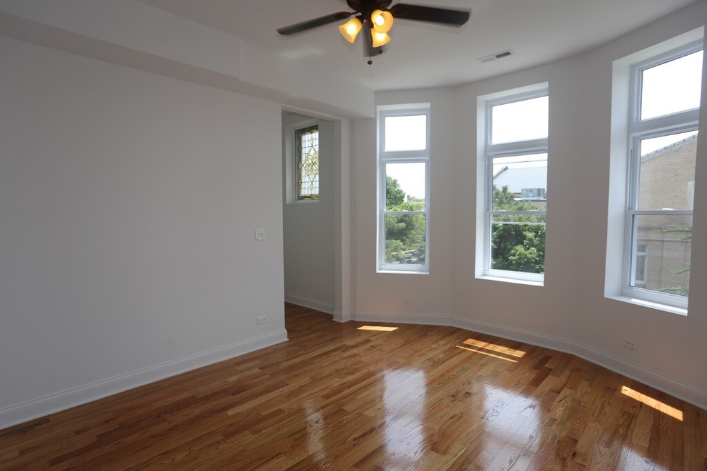 Building Photo - 1706 W Sunnyside Ave