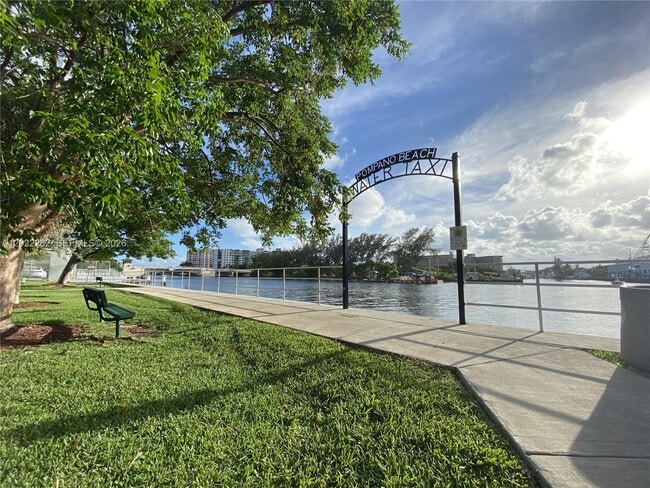 Building Photo - 3210 Canal Dr
