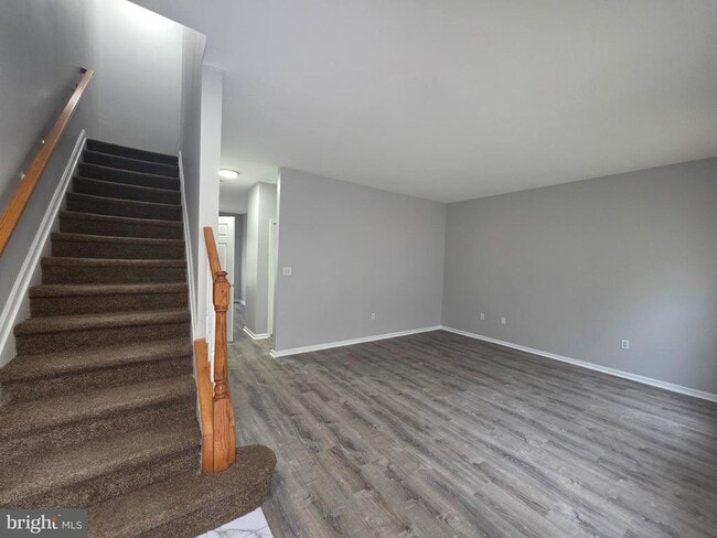 Building Photo - 611 Artisan St