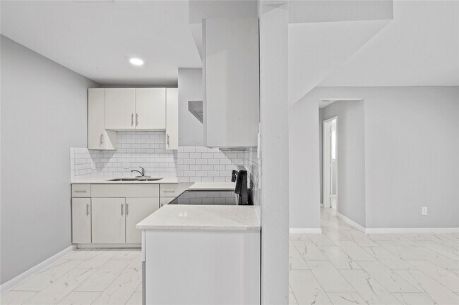 Building Photo - 1803 Oak St