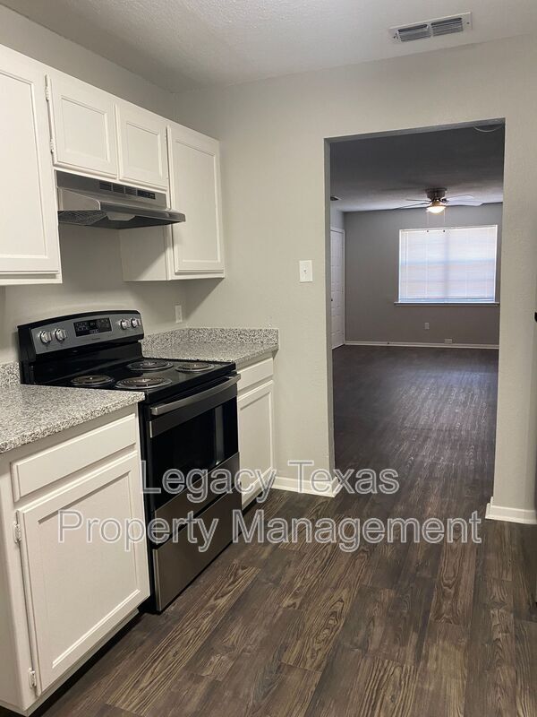 Building Photo - 1302 Berry Dr