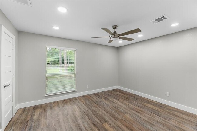 Building Photo - 8219 Wateka Cir
