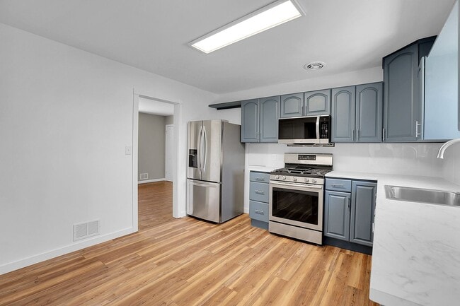 Building Photo - 4 bedroom, 2 bath Home in Golden