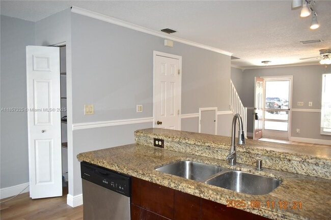 Building Photo - 2908 Edgehill Ln