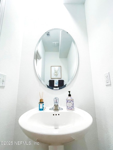 Building Photo - 84 Pamplona Dr