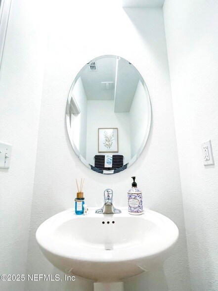 Building Photo - 84 Pamplona Dr