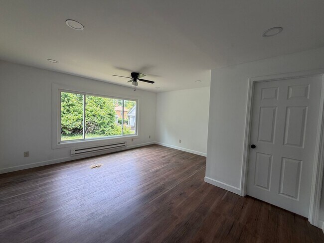 Building Photo - 419 Elm St