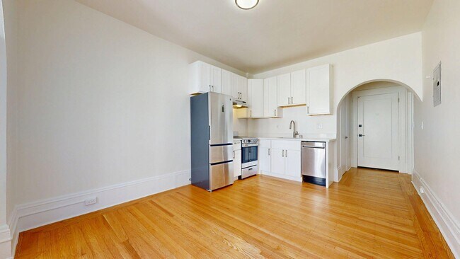 Building Photo - 1060 Bush St