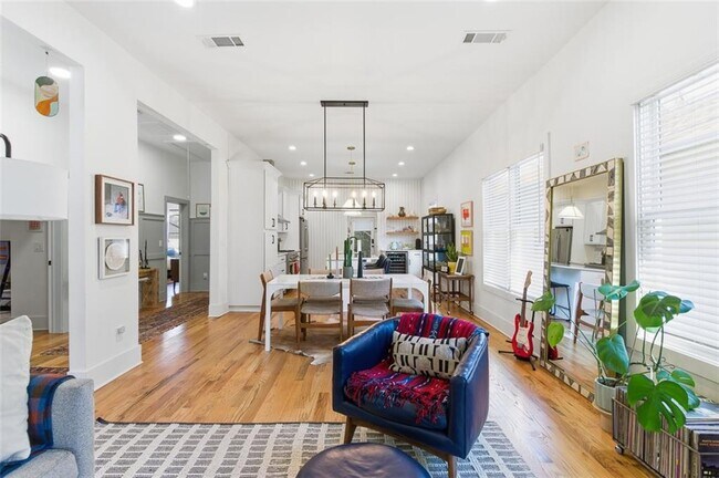 Building Photo - 1030 Kirkwood Ave SE