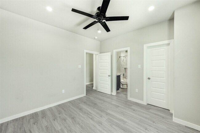 Building Photo - 8157 Tate St