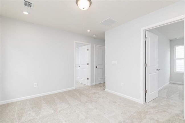 Building Photo - 3069 Cambridge Ml St