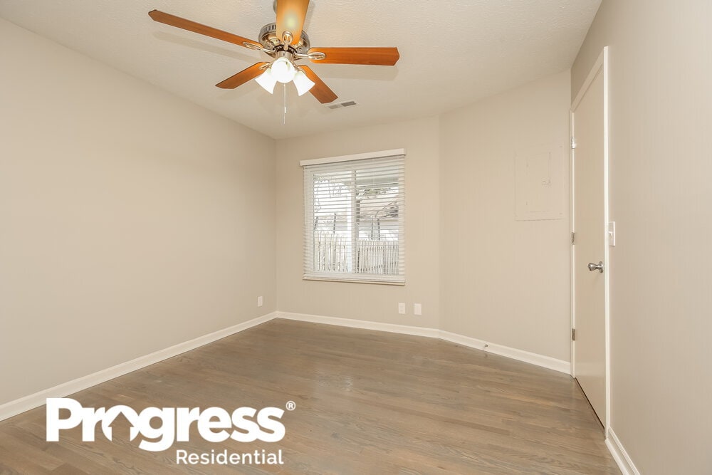 Building Photo - 514 Selsey Ct S