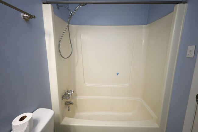 Building Photo - 608 S College St