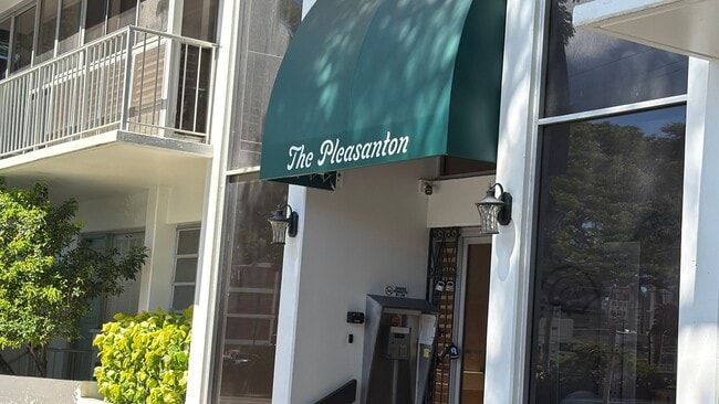 Primary Photo - Studio in the Pleasanton - located Right A...