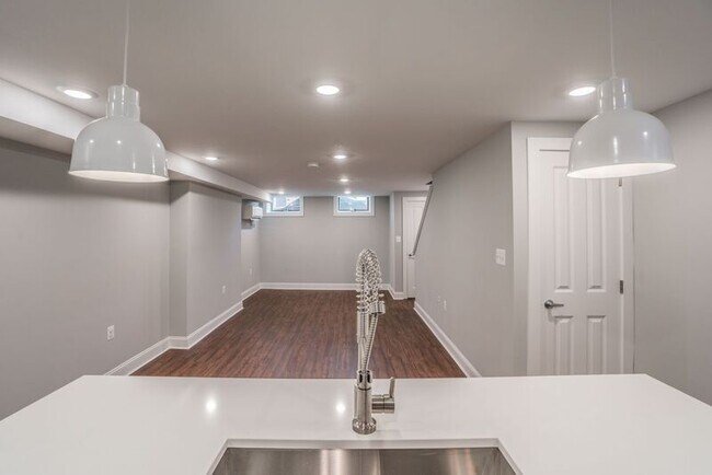 Building Photo - 310 E Lanvale St