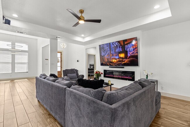 Building Photo - 12370 W University Blvd