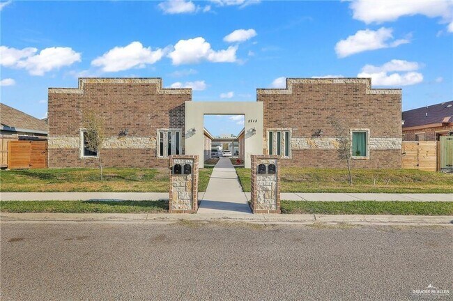 Primary Photo - 9 Primrose Ave