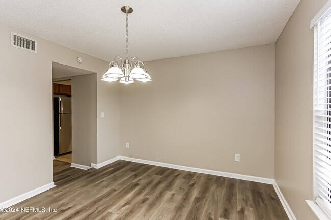 Building Photo - 12636 Misty Mountain Dr E