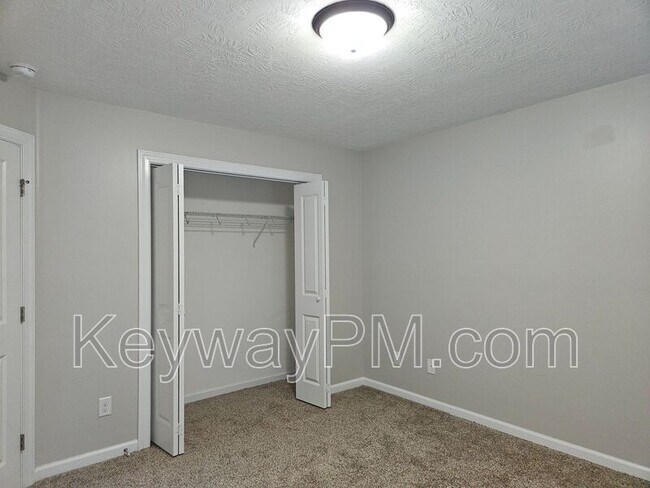 Building Photo - 905 Glenhaven Dr