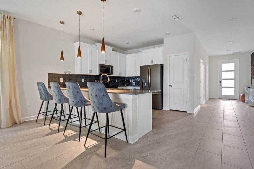 Building Photo - 2861 Bookmark Dr