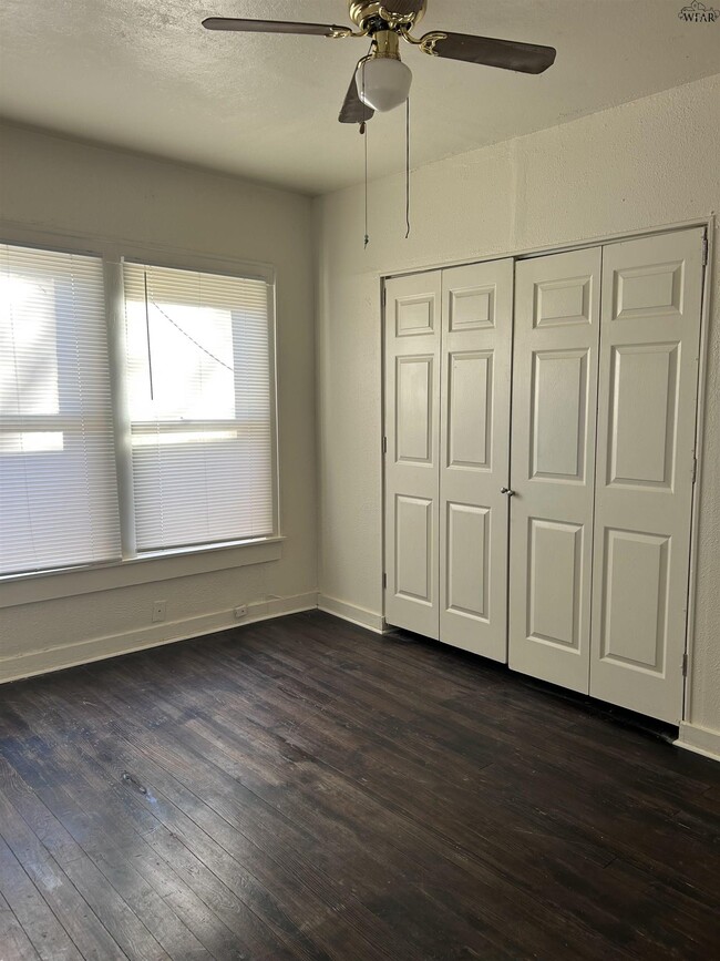 Building Photo - 1643 Pearl Ave